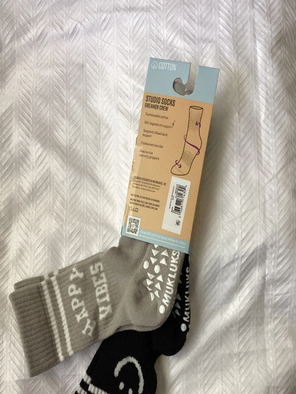 Muk Luks Crew Studio Socks 2 Pk Non-Slip Women’s Shoe Size: 6-10 Teens NEW!
